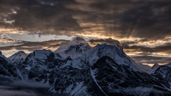 Significant Mount Everest ice loss revealed in spy satellite images