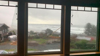 Tornado strikes Oregon coast, minor damage reported