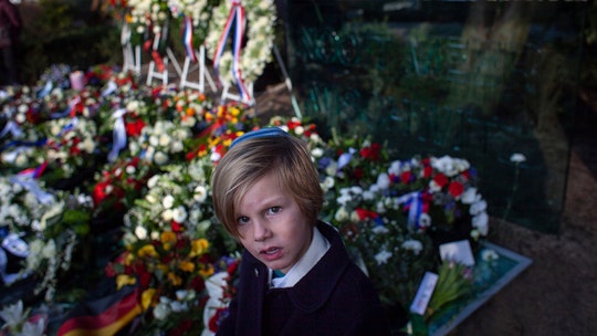 Dutch premier issues historic apology at Holocaust memorial