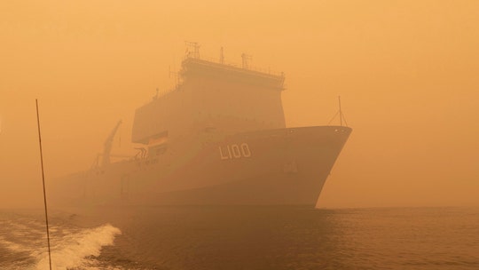 Australia wildfires prompt Navy beach rescues, marking largest peacetime evacuations in history