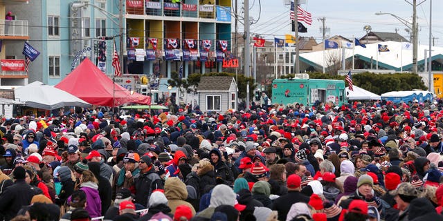 A crowd standing in the cold in front of the Wildwoods Convention Center as they waited to enter the rally. (AP Photo/Mel Evans)