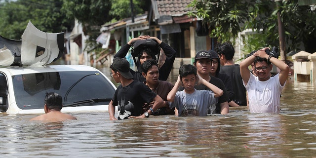 Indonesia floods triggered by torrential rain kill 17, displace ...