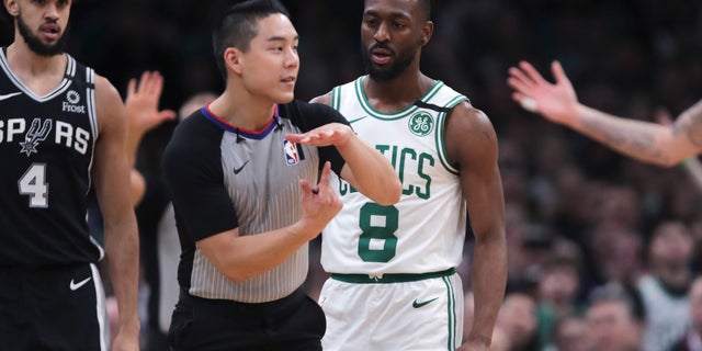 Westlake Legal Group AP20009065395280 Beer toss at Celtics-Spurs game after Kemba Walker ejection gets fan arrested, report says fox-news/us/us-regions/northeast/massachusetts fox-news/us/crime fox-news/sports/nba/san-antonio-spurs fox-news/sports/nba/boston-celtics fox-news/sports/nba fox news fnc/sports fnc f076ffbd-a7de-5e4b-814c-082cad9b330f David Aaro article