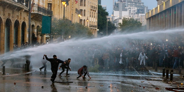 Lebanon Police Fire Tear Gas Spray Water Cannons At Protesters Amid Riots In Beirut Fox News 9780
