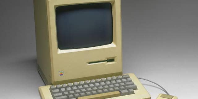 UNITED STATES - APRIL 06: Apple Macintosh computer, model M001, with keyboard and mouse. (Photo by SSPL/Getty Images)