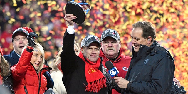 The Hunt Family raised the Lamar Hunt Trophy for winning the AFC Championship. (AP Photo/Jeff Roberson)