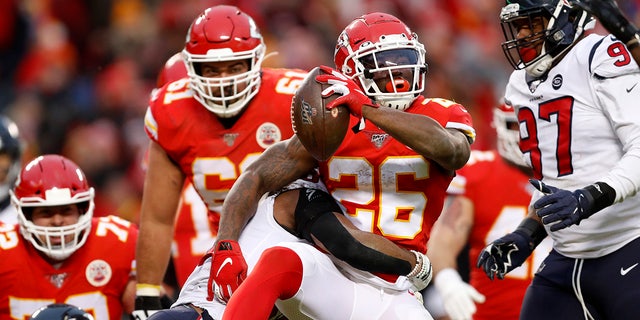Damien Williams helped the Chiefs secure a first-round bye in the playoffs. (AP Photo/Jeff Roberson)