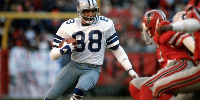 Wide Receiver Drew Pearson # 88 of the Dallas Cowboys runs with the ball against the Atlanta Falcons during circa 1980 NFL football at Texas Stadium in Dallas, Texas.  Pearson played for the Cowboys from 1973 to 1983. (Photo by Focus on Sport / Getty Images)