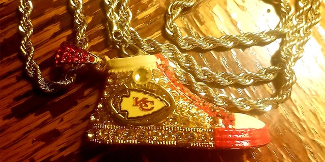 Chiefs’ legend Nick Lowery gifted Harris Faulkner a team-inspired gold chain that she plans to wear to the big game. (Harris Faulkner)