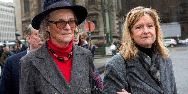 Sybille de Selys Longchamps (left).