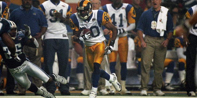 The St. Louis Rams edged out the Tennessee Titans in Super Bowl XXXIV (Photo by Allen Kee/Getty Images)