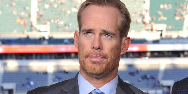 Joe Buck ha sido el locutor líder de FOX Sports para la NFL desde 2002.