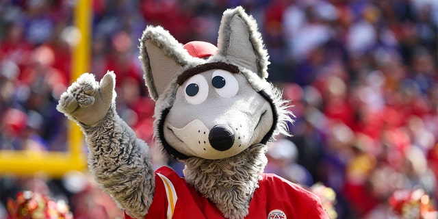 Chiefs’ mascot K.C. Wolf helped Harris Faulkner fall in love with the team in the early 1990s. (Getty Images)
