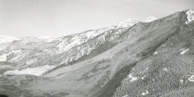 An aerial view of the landslide looking westward. (British Columbia Ministry of Transportation and Infrastructure)