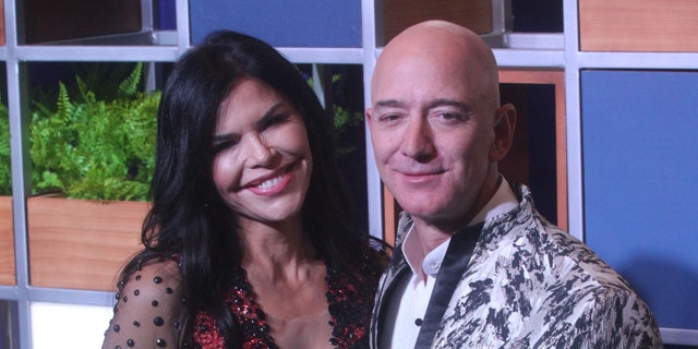 MUMBAI, INDIA - OCTOBER 16: Amazon CEO Jeff Bezos, right along with American news anchor Lauren Sanchez poses for photographs during a blue carpet event organized by Amazon Prime Video in Mumbai, India on January 16, 2020. (Photo by Imtiyaz Shaikh /Anadolu Agency via Getty Images)