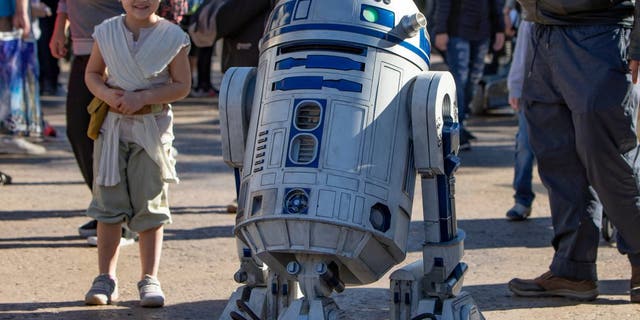 R2-D2, arguably the cutest droid in the galaxy before BB-8 came along, is now “gliding around” freely at Disneyland’s Star Wars: Galaxy’s Edge.