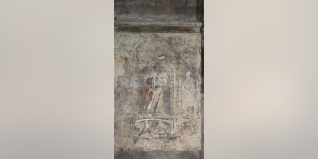 Depictions of Saints Catherine (left) and Margaret (right) in the painting. (BDA/BDA Irene Dworak)