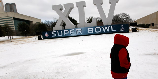 A major ice storm hit the Dallas/Fort Worth area overnight days before Super Bowl XLV was due to be held in Arlington, Texas in 2011, creating major travel issues.