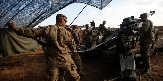 U.S. soldiers from the 2nd Brigade, 82nd Airborne Division at a military base north of Mosul, Iraq, Feb. 14, 2017. (Reuters/Khalid al Mousily)