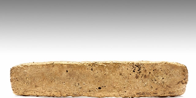 The 4,255 pound bar gold bar. (Credit: Digital archive, MNA-INAH-CANNON)