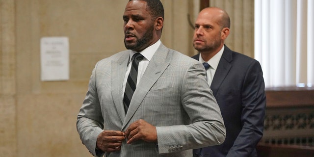 R. Kelly is seeking release from jail due to coronavirus concerns. (E. Jason Wambsgans/Chicago Tribune via AP, Pool, File)