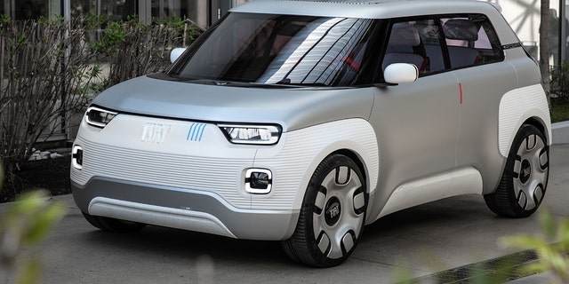 IPhone manufacturer gets into electric cars via Fiat venture IPhone manufacturer gets into electric cars via Fiat venture