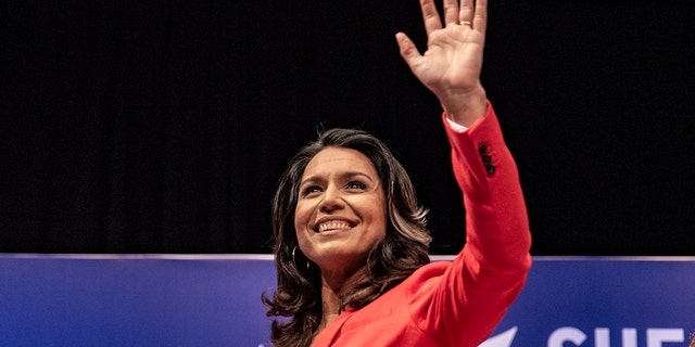 Democratic presidential candidate Rep. Tulsi Gabbard (D-HI) waves to the crowd at the She The People Presidential Forum at Texas Southern University on April 24, 2019 in Houston, Texas. (Photo by Sergio Flores/Getty Images)