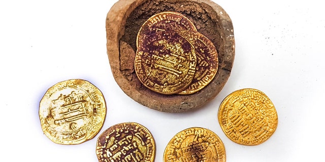 The hoard of gold coins. (Credit: Liat Nadav-Ziv, Israel Antiquities Authority)
