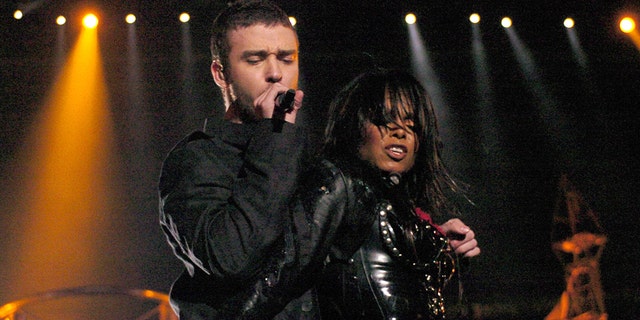 Biggest Halftime Show Mishaps From Janet Jackson To Katy Perry S