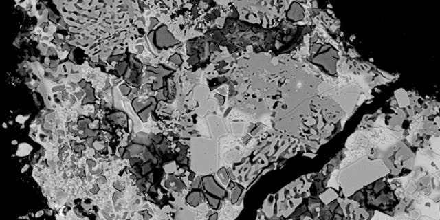 Moondust simulant undergoing oxygen extraction. (Credit: Beth Lomax / University of Glasgow)