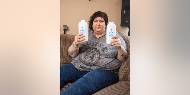Anderson said the longest she has gone without the powder was two days, and that she eats mints in public to attempt to satisfy her cravings.