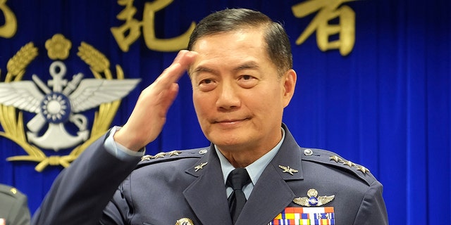 Top Taiwanese military official Shen Yi-ming salutes as he is introduced to journalists during a news conference in Taipei, Taiwan, March 7, 2019. (Associated Press)