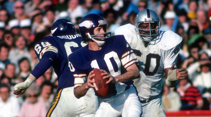 Minnesota Vikings Jim Marshall and Alan Page on field during game vs  News Photo - Getty Images