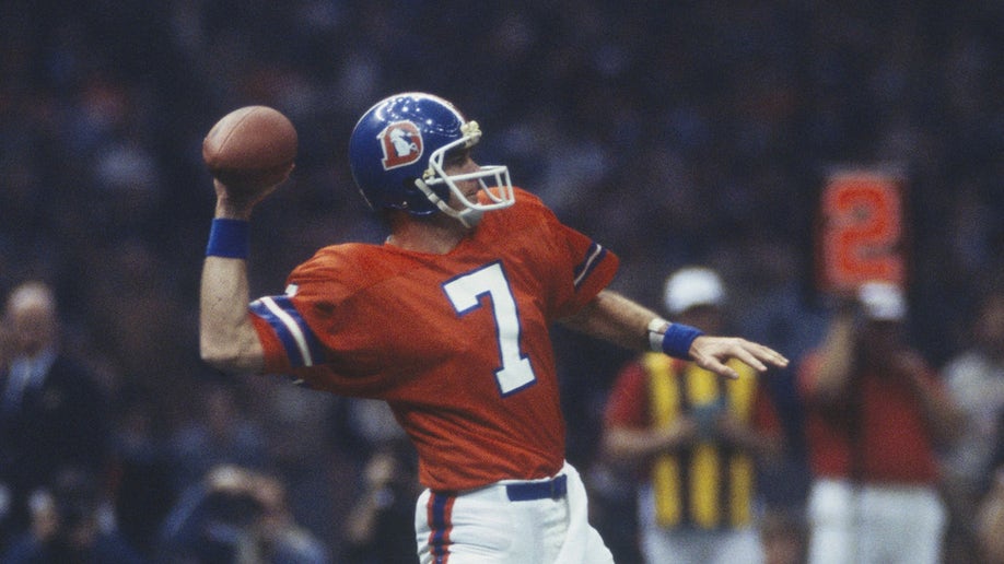 Rich Gannon of the Oakland Raiders in action against the Tampa Bay News  Photo - Getty Images