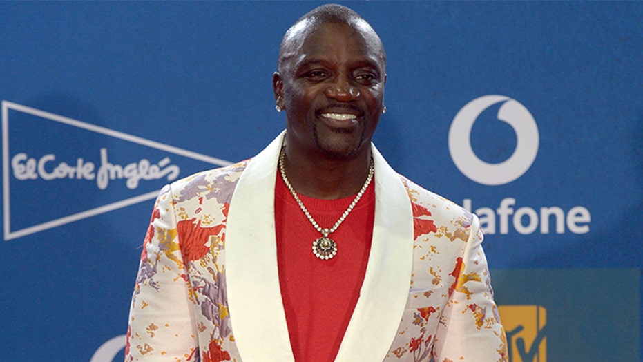Singer Akon’s Range Rover stolen from gas station in Atlanta