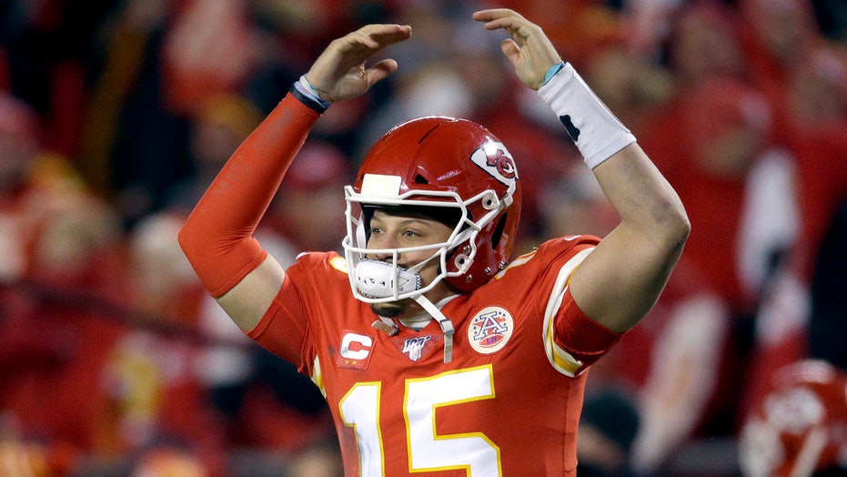 Patrick Mahomes, down 24 points in playoff game, gave teammates pep