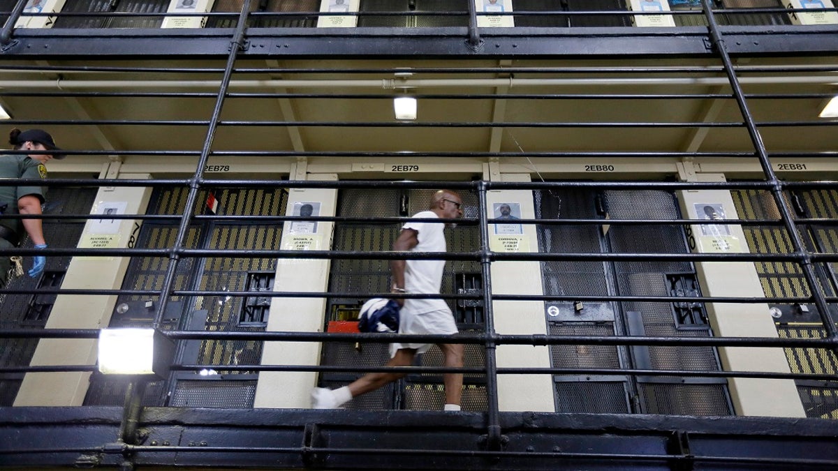 California to move hundreds of inmates off largest death row ex