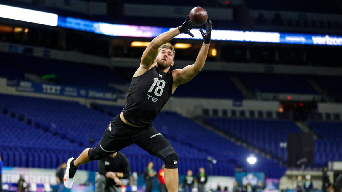 South Florida tight end Mitchell Wilcox runs a drill at the NFL football scouting combine in Indianapolis, Thursday, Feb. 27, 2020. 