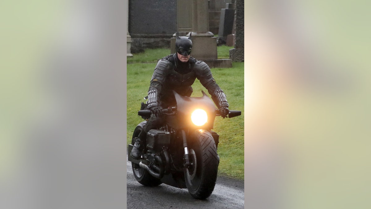 Batman's new bat-bike revealed in 'The Batman' set photos | Fox News