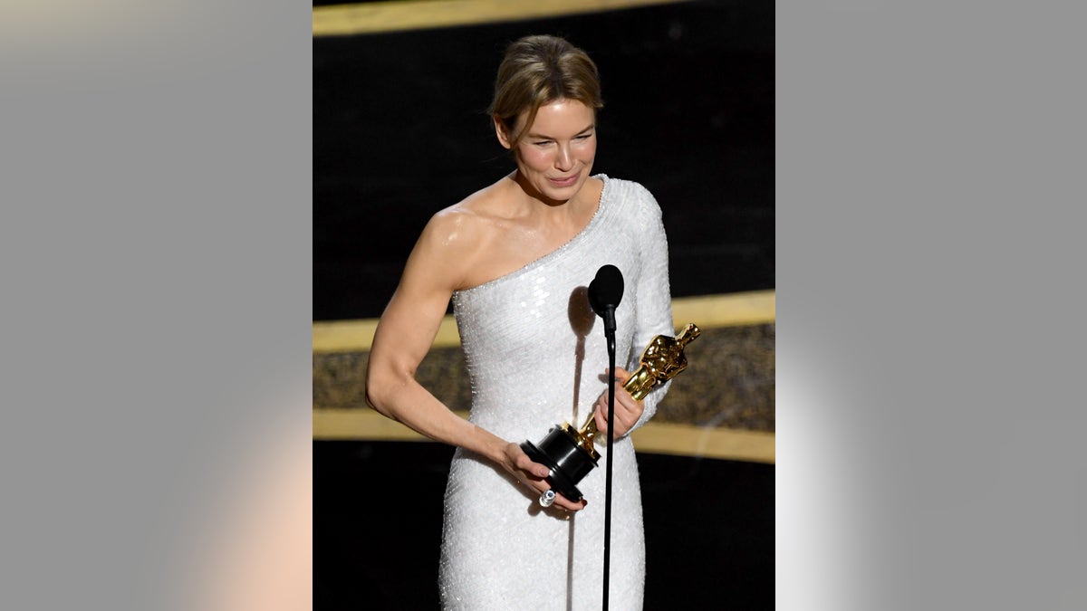 Renée Zellweger accepts the Actress in a Leading Role award for 'Judy.'