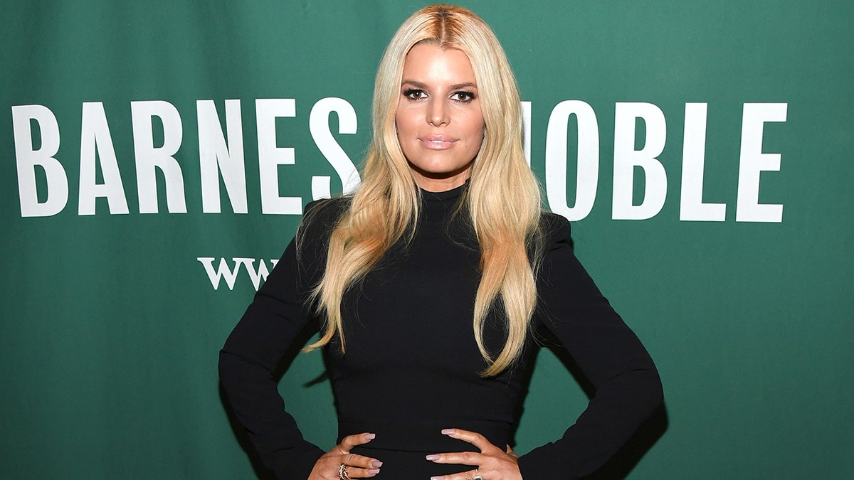 Jessica Simpson Barnes and Noble event