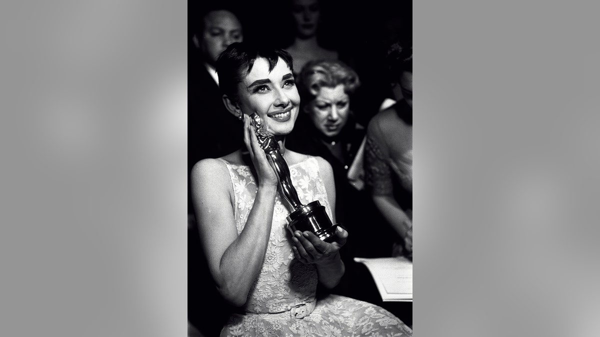 Audrey Hepburn con Óscar