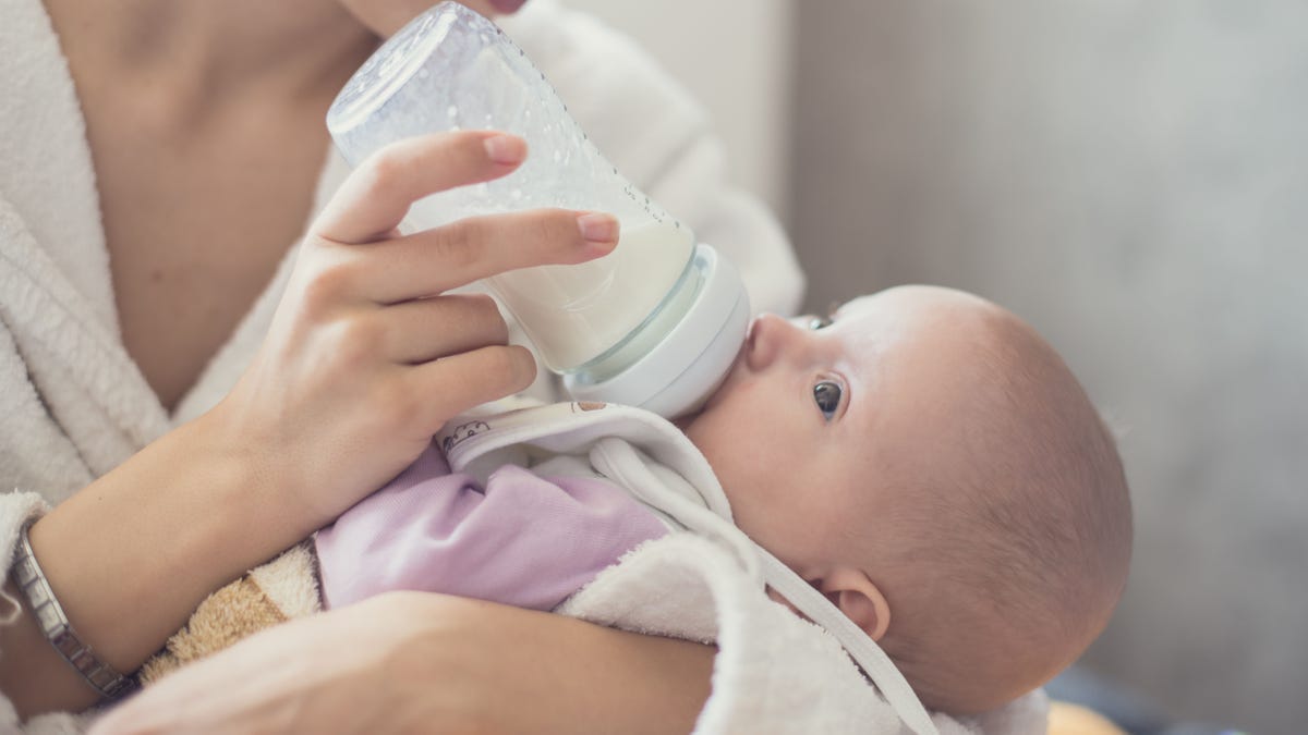 Feeding baby with bottle