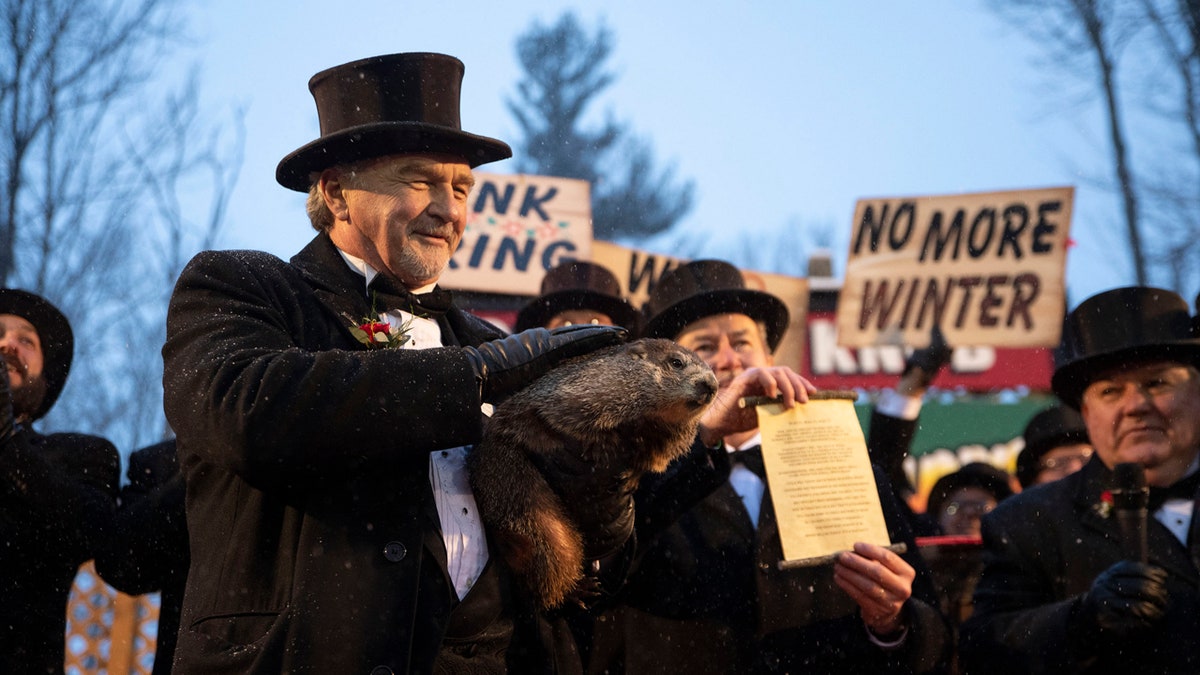  Punxsutawney Phil's handlers said that the groundhog forecast an early spring, which means he didn't see his shadow.