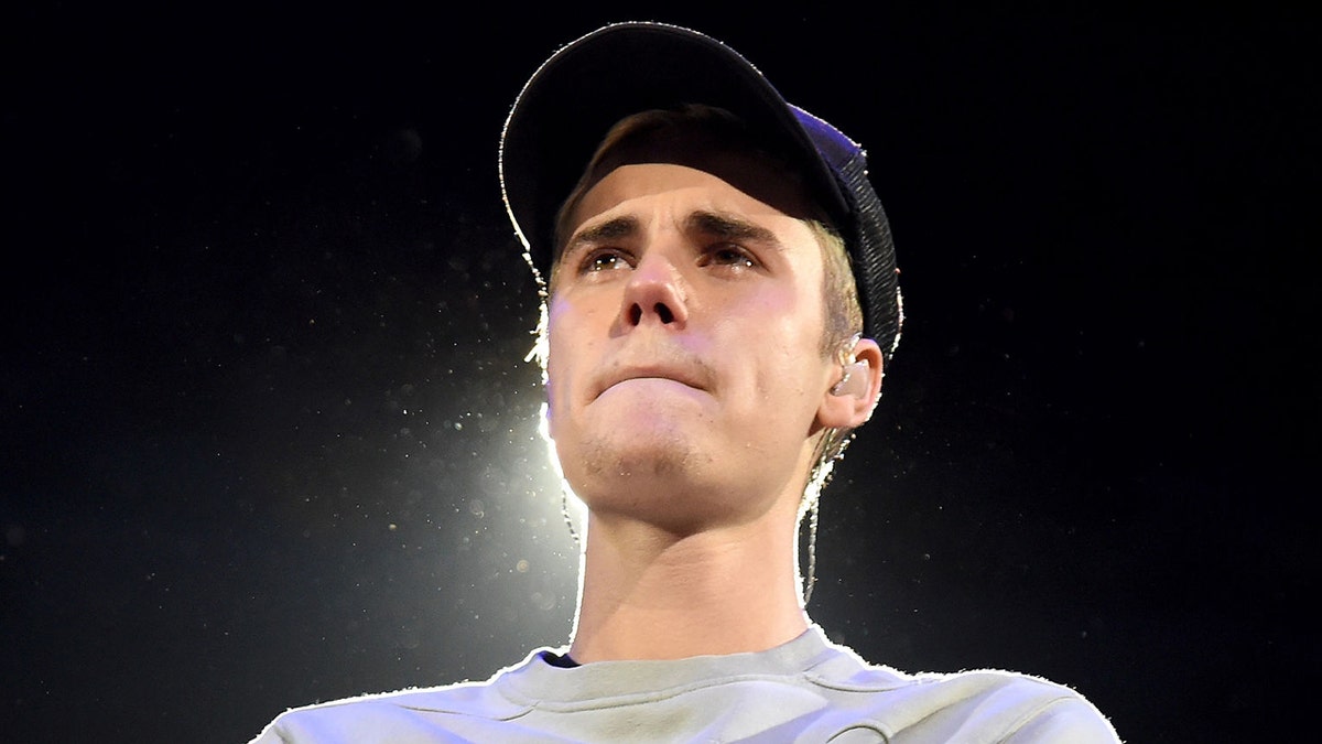 Clips of Justin Bieber Being Repeatedly Sexualized as a Teen Are Going  Viral on TikTok - Yahoo Sports
