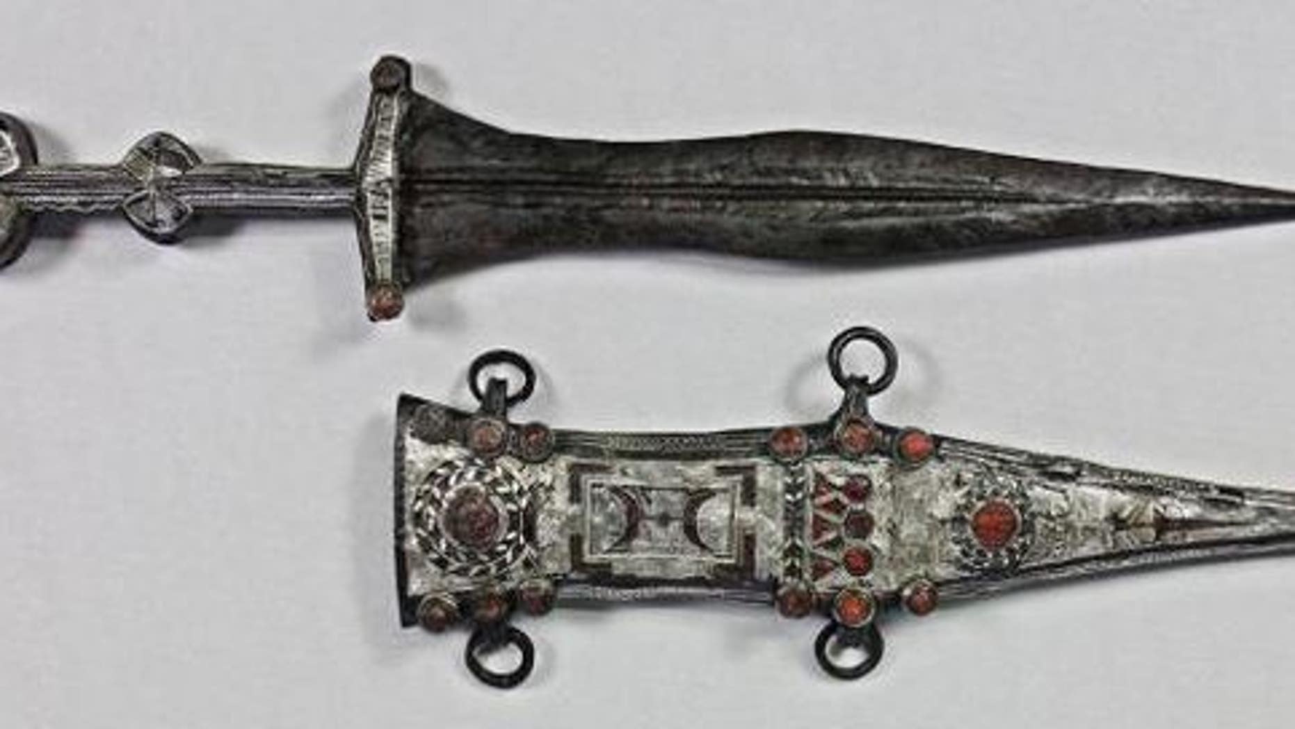 roman-dagger-2.jpg?ve=1&tl=1