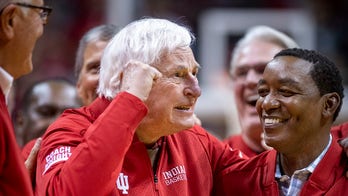 Bobby Knight welcomed back to Indiana University after 20 years