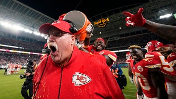 Andy Reid look-alike makes appearance at Royals game, stuns fans