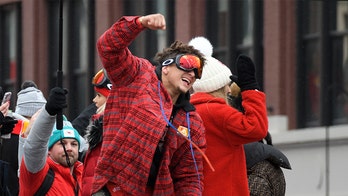 Super Bowl Parade in Kansas City: Beer chugging and dancing in the street after 50-year drought