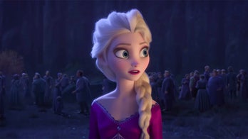 Texas girl adorably sings 'Frozen' song while wearing Elsa costume in snow
